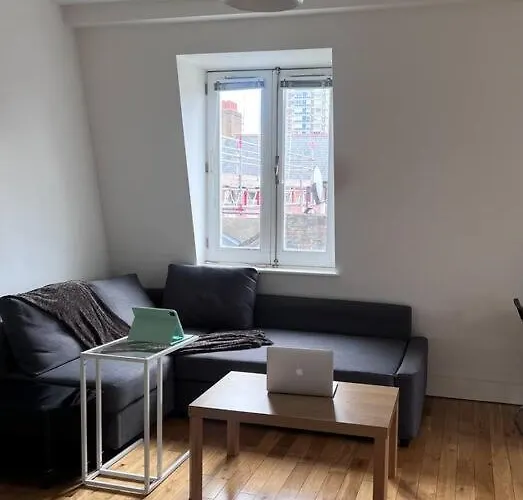 Central , Bright And Modern Flat Up To 4 People