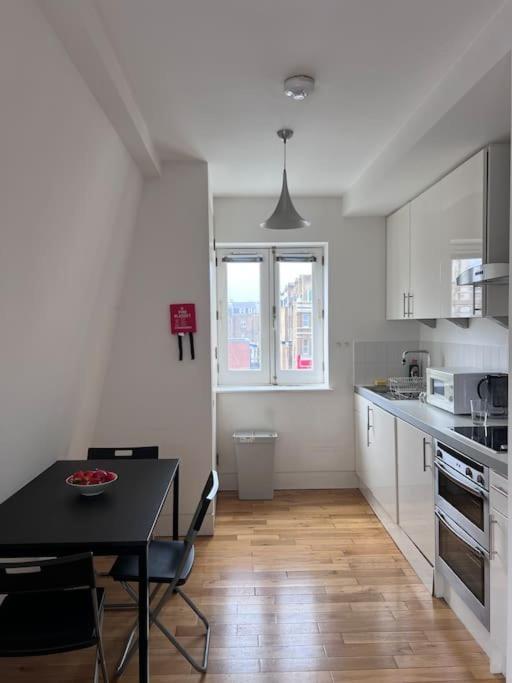 , Bright And Modern Flat Up To 4 People Londra